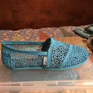 EUC Women's Aqua Morocco Crochet Toms 7.5 with box