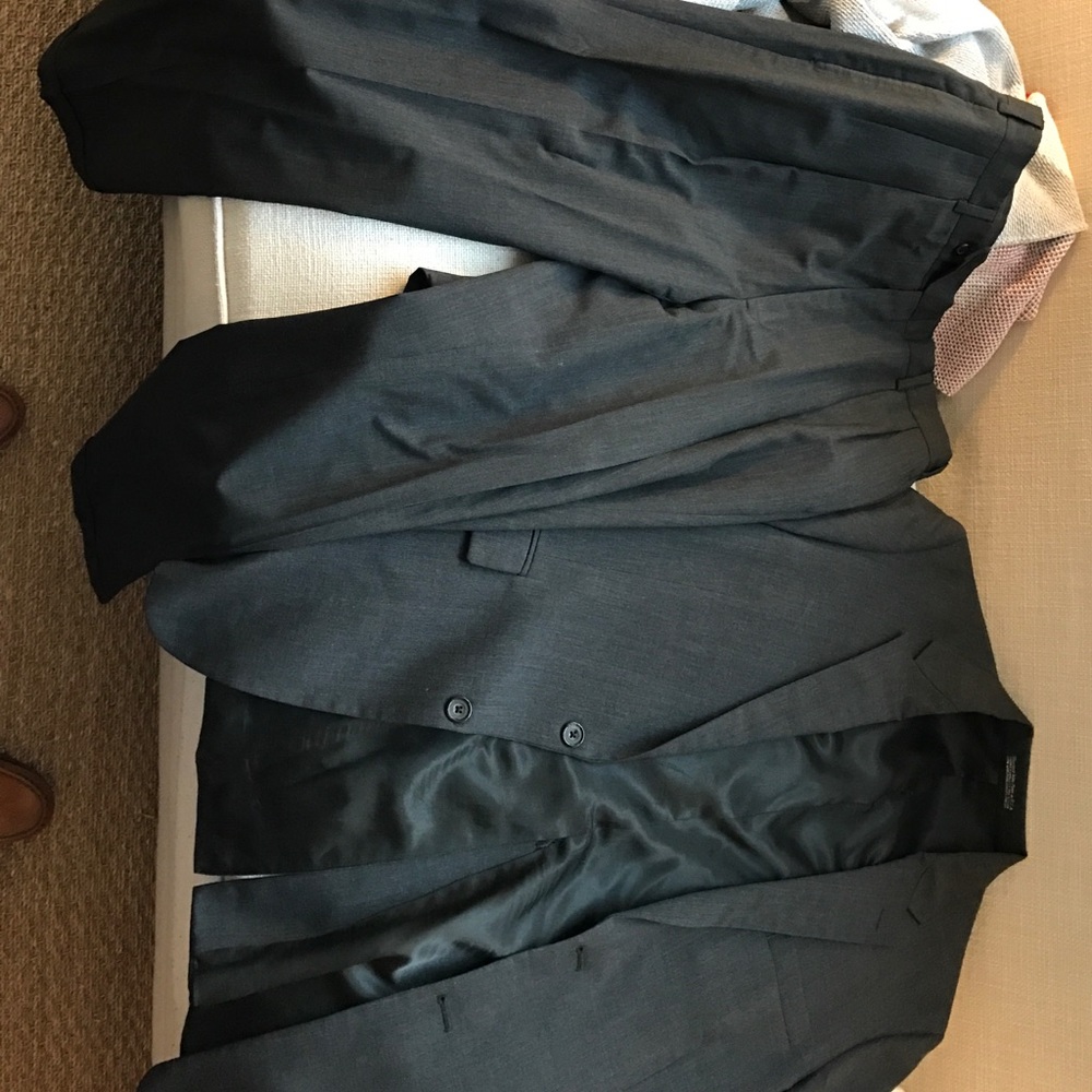 Men's Dark Charcoal Suit Coat (41L) Pants (33/32)