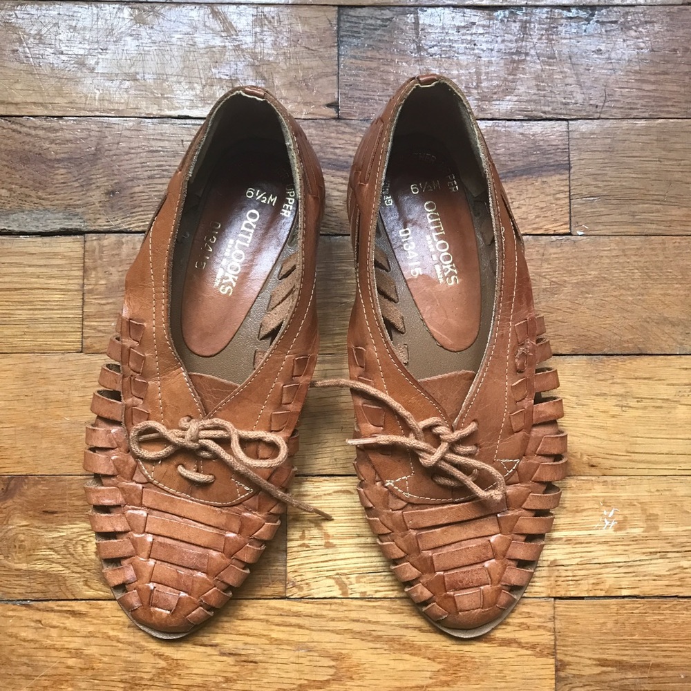 Beautiful vintage leather flats. Size 6 1/2.