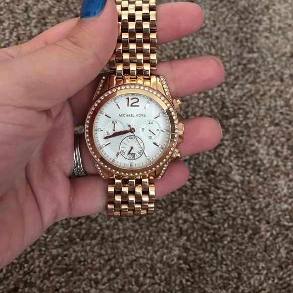 Rose gold Michael Kors watch - Picture 2 of 6