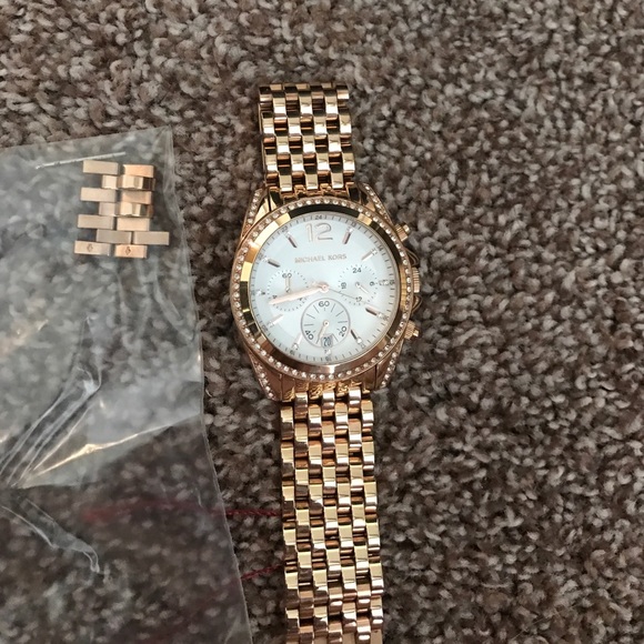 Rose gold Michael Kors watch - Picture 6 of 6