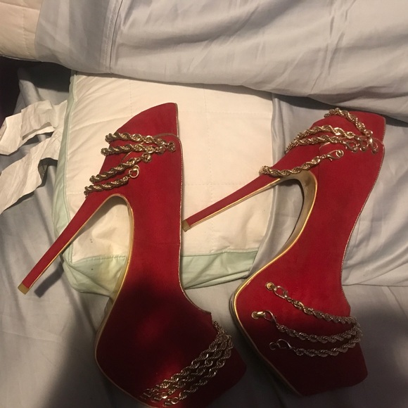 Shoes - Picture 1 of 2