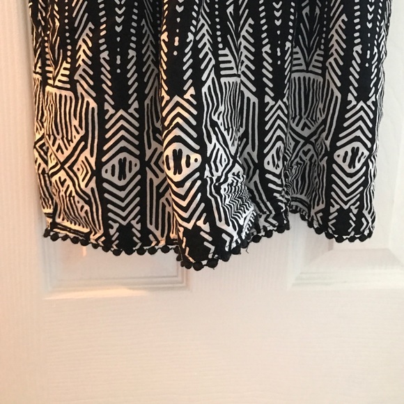 Black and white Romper - Picture 2 of 2