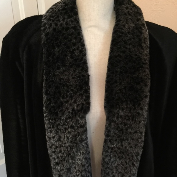 Coat - Picture 2 of 4