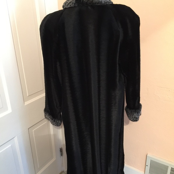 Coat - Picture 3 of 4