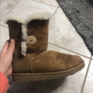 Women's Size 7 Uggs (chestnut)