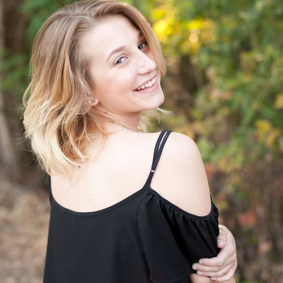 Meet your Posher, Lauren - Picture 1 of 1