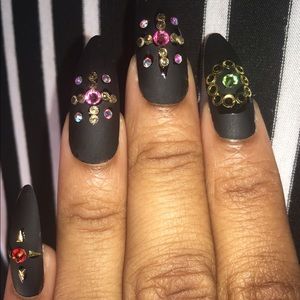 Medium 10 piece press on nails
