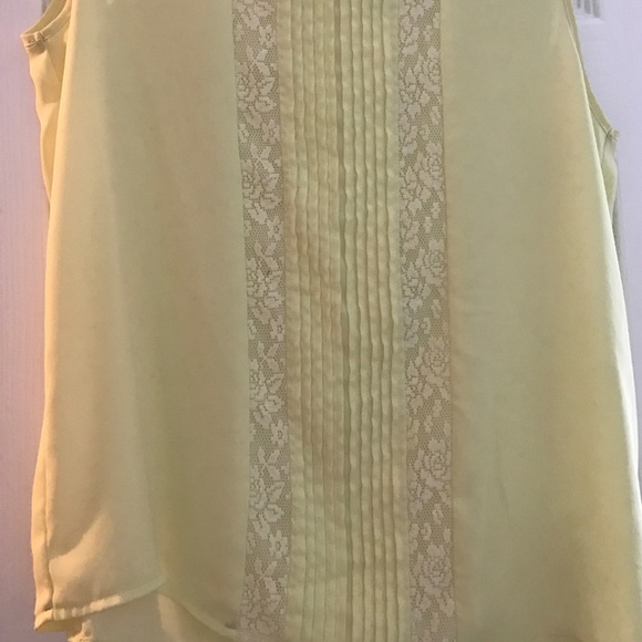 Wide shoulder tank top - Picture 2 of 2