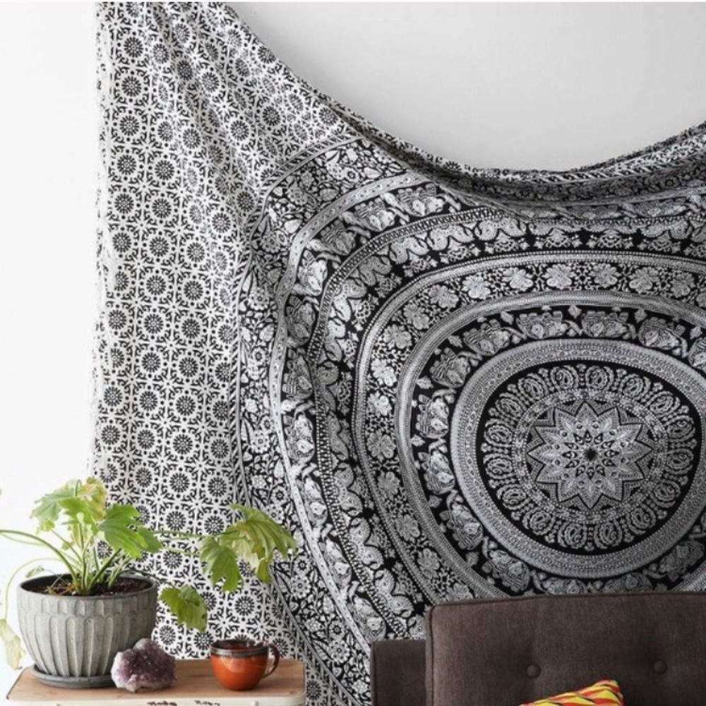 Queen size black and white tapestry!!!💗💗