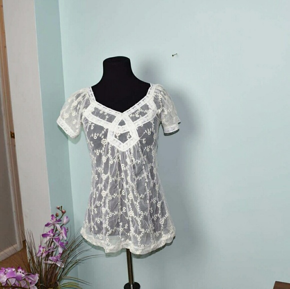 Tops - Gorgeous Ivory Lace Blouse