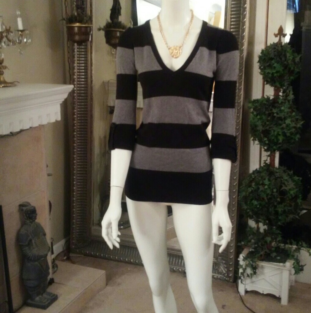 Black and gray sweater