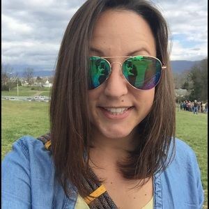 Meet your Posher, Lia