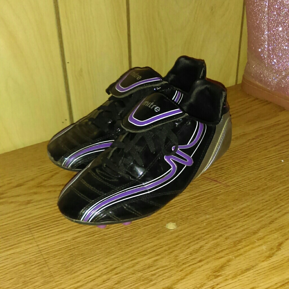 Black and purple size 2 girls cleats