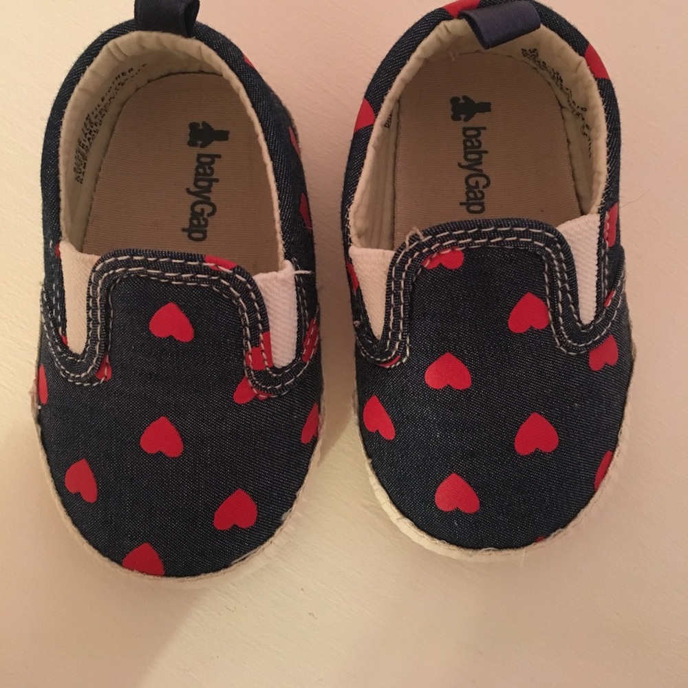 Gap Heart crib shoes