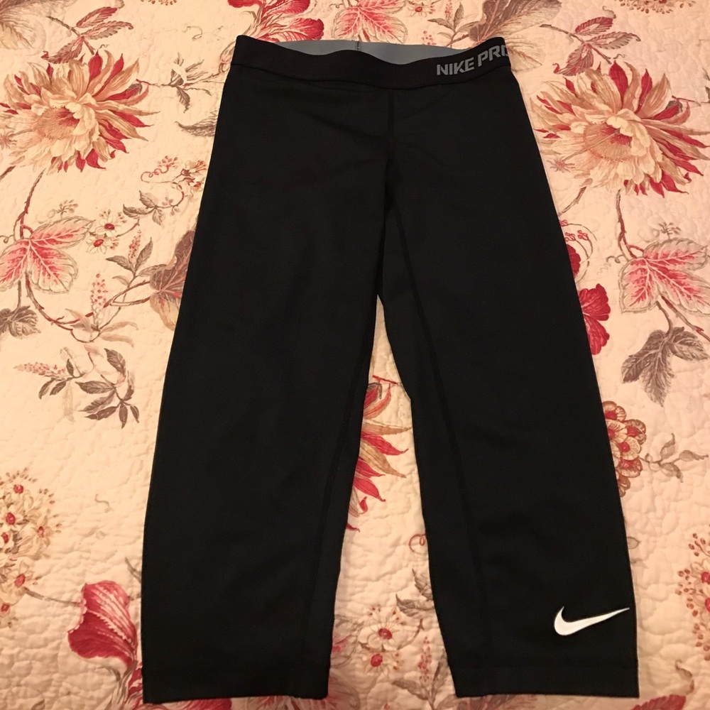 Black Nike Pro Crop Leggings