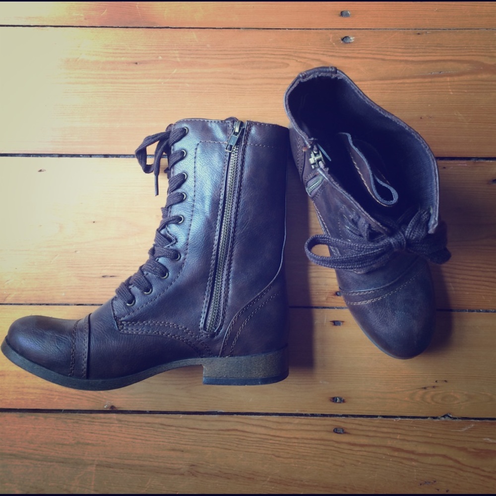 Faux leather mocha side zip, lace up boots