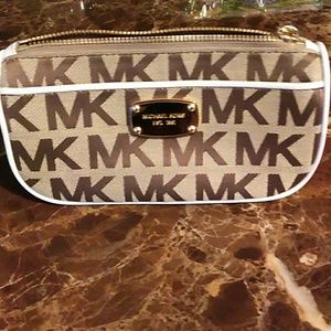 Michael Kors Cosmetic Pouch ***SPRING SPECIAL***