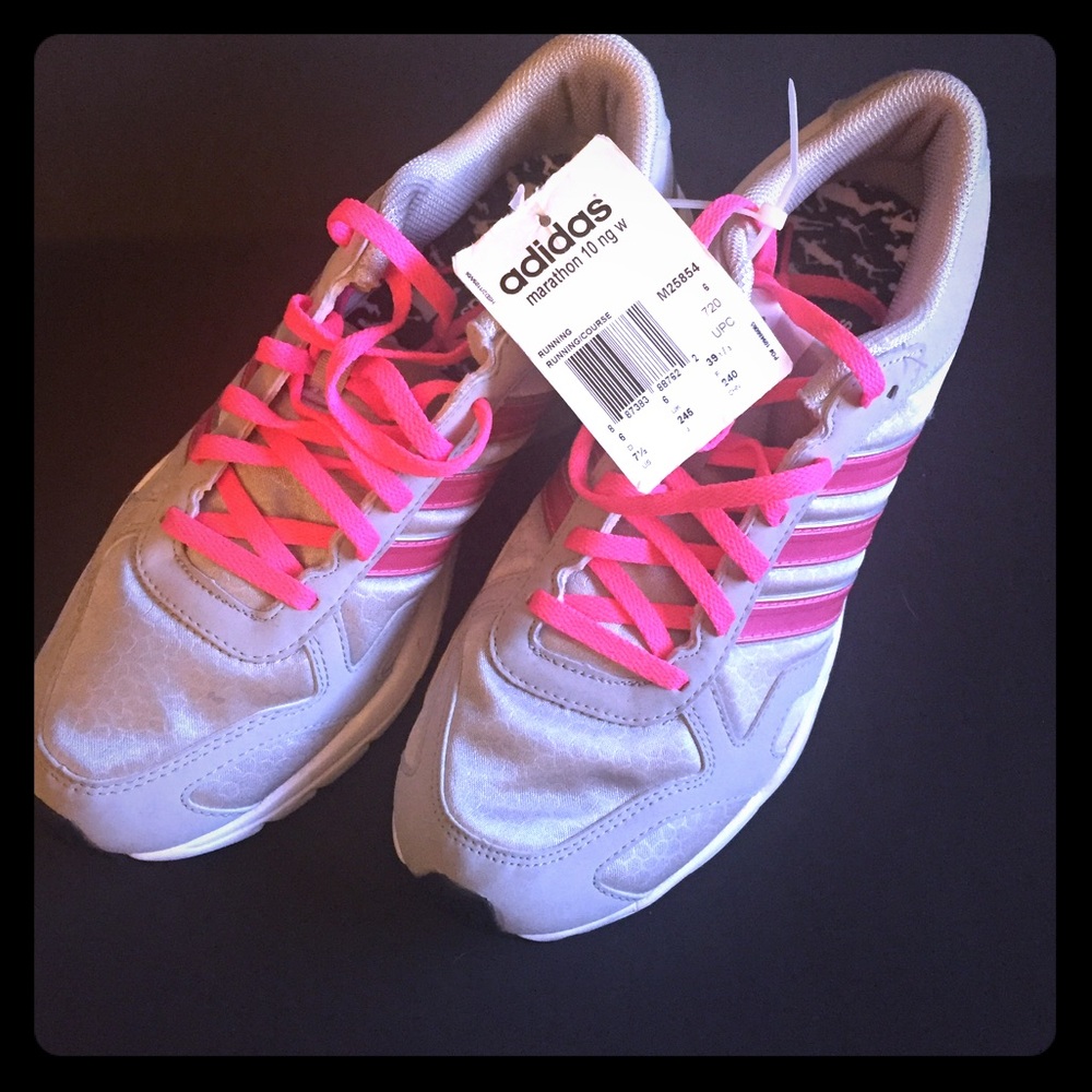 NWT Adidas Sneakers 👟