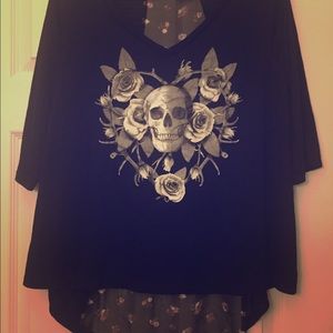 NWOT Skull & Flower Top ☠️