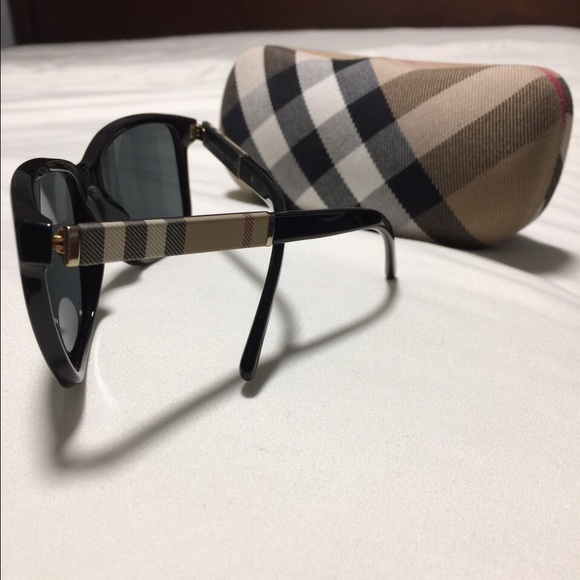 Burberry sunglasses main image 4