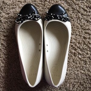 Cream polka dot bow CROC flats size 7