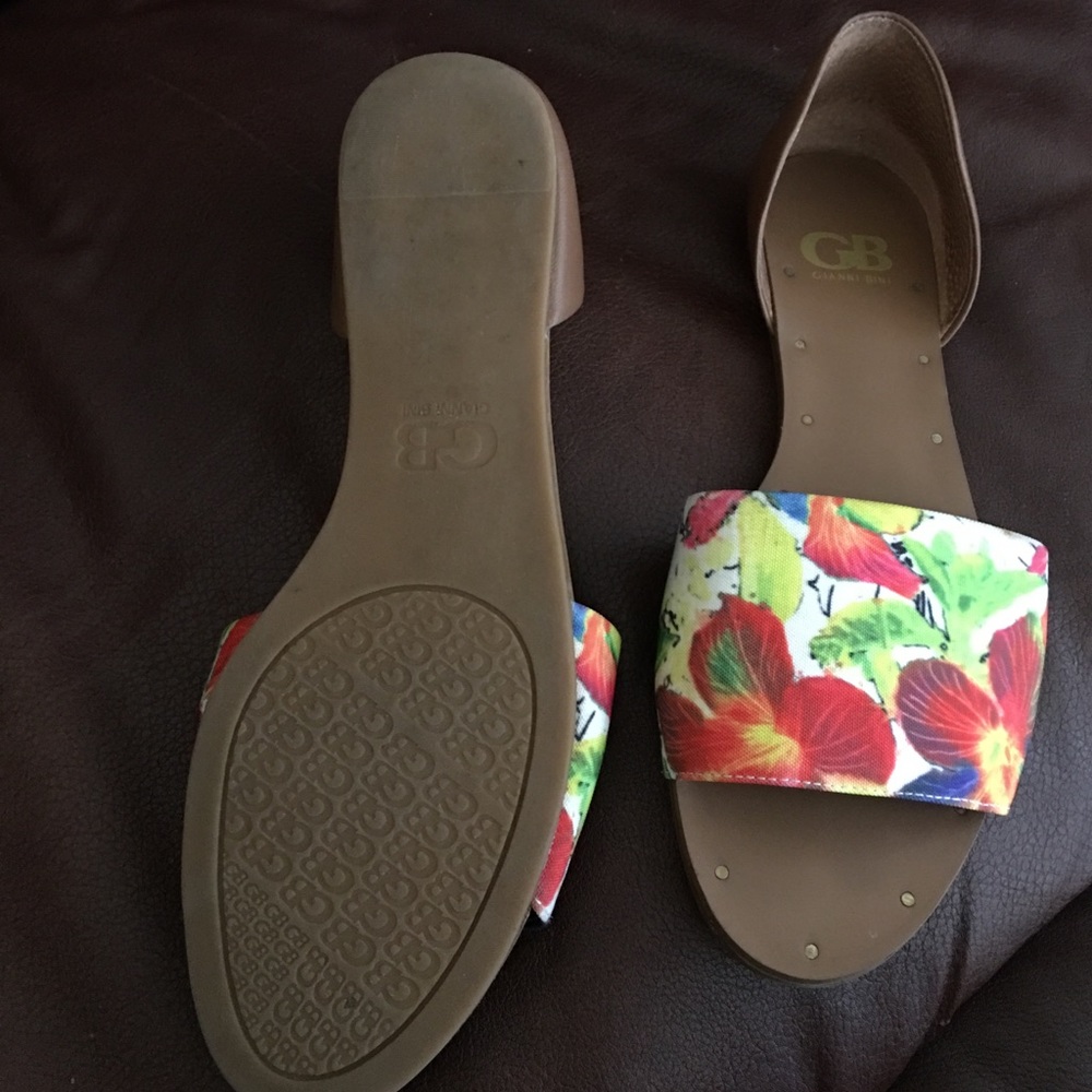 sandals - Picture 3 of 3
