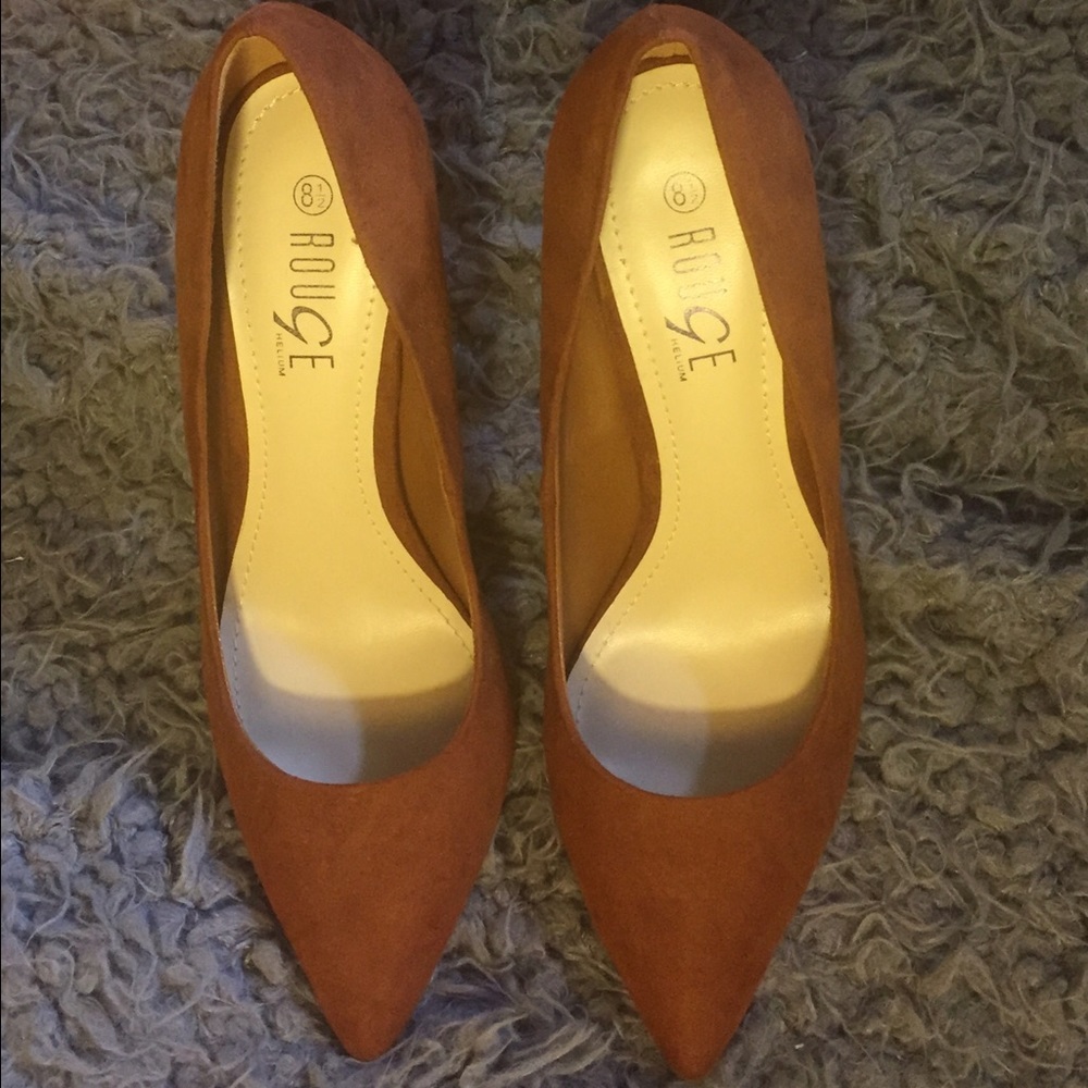 SOLD Rouge Chestnut Colored Point Toed 2 inch Heel