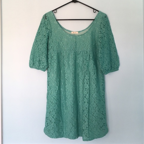 Lace dress - Picture 1 of 3