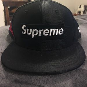 Supreme Logo Piping New Era Hat