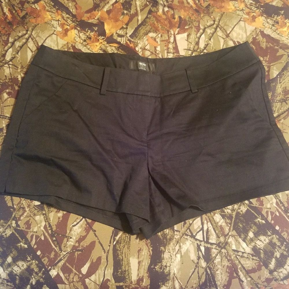 Women's Size 14 Black Mossimo Shorts