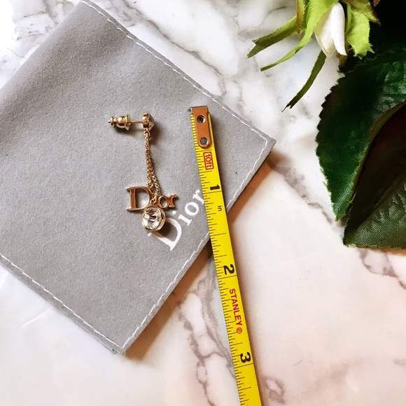 ♦️SOLD♦️ Dior initials gold logo earring - Picture 4 of 4
