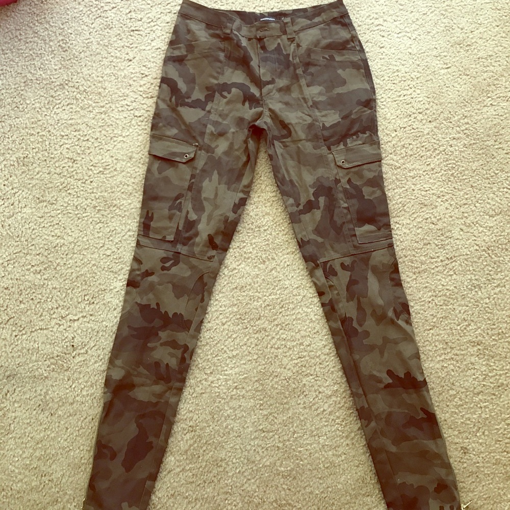 Skinny camo pants