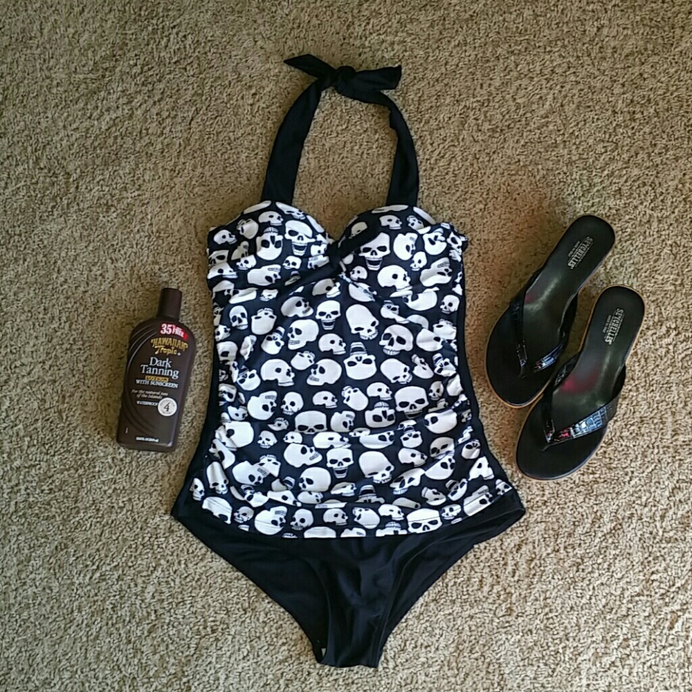 SALE Skull one peice push up bathing suit