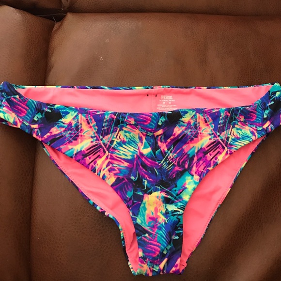Swim suit bottoms - Picture 1 of 3