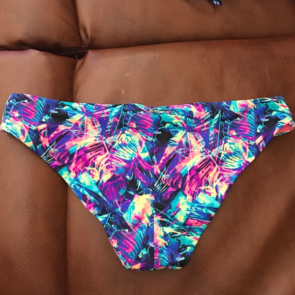 Swim suit bottoms - Picture 3 of 3