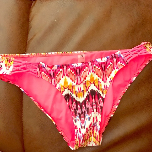 Swim suit bottoms - Picture 1 of 2