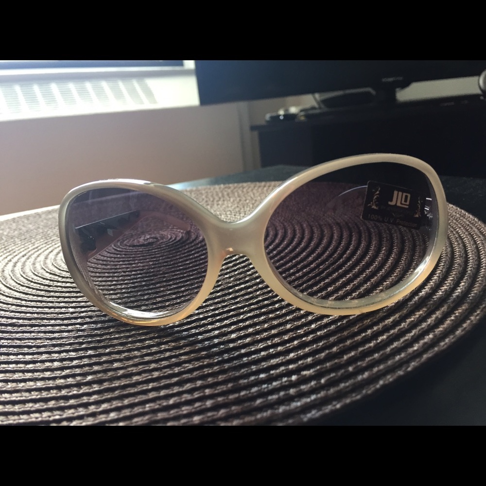 Jennifer Lopez sunglasses