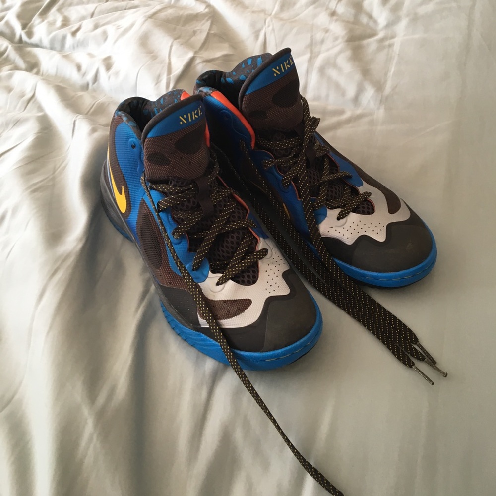 Slightly used Nike basketball shoes. - Picture 1 of 3