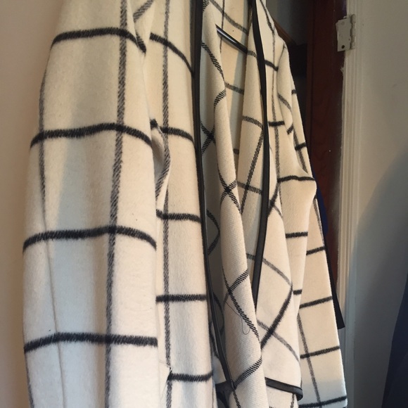 Chic black and white open coat - Picture 4 of 4