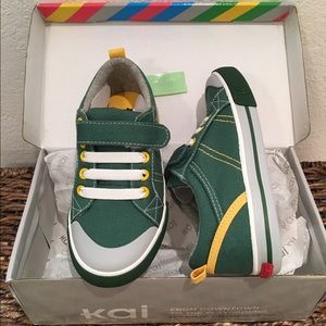See KaI Run sneakers NWT kids 12