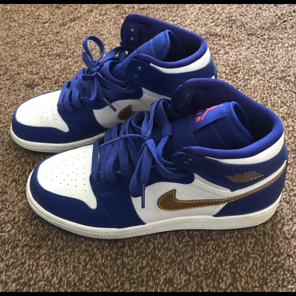 JORDAN 1s SIZE 7 YOUTH