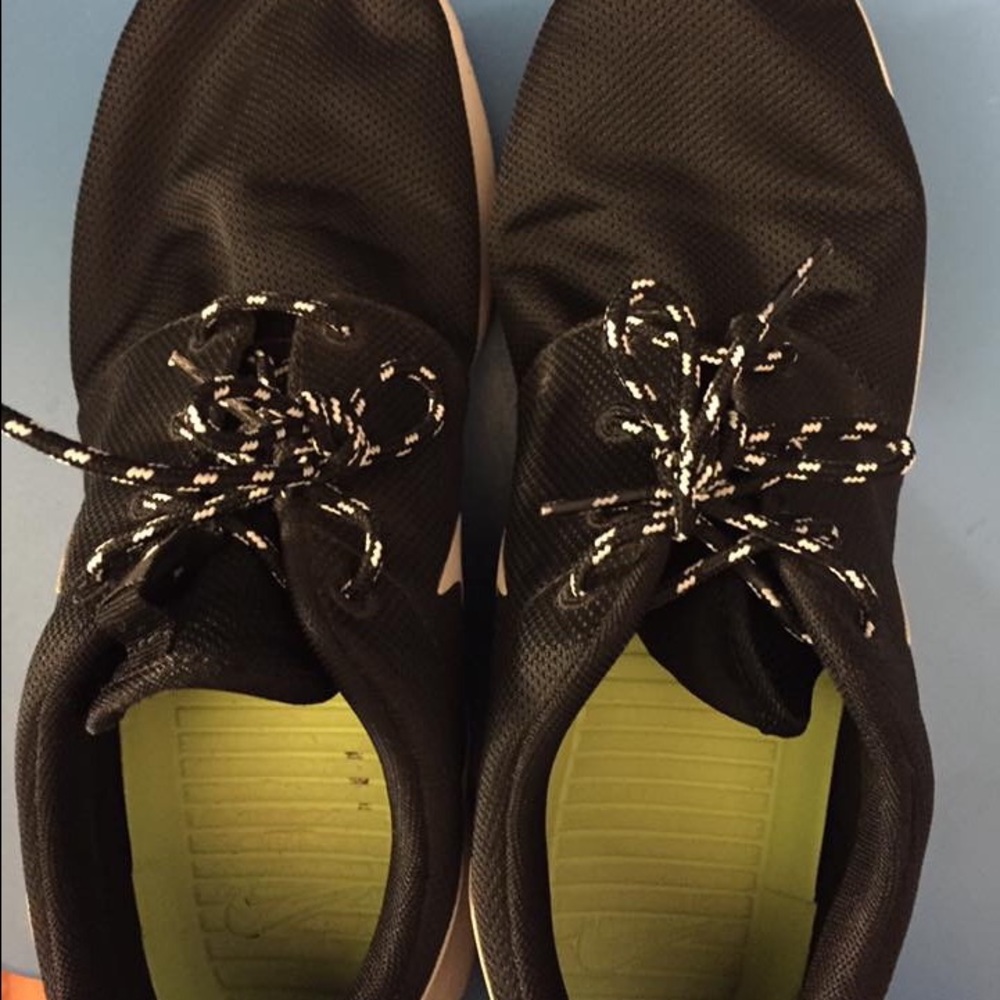 Nike Roshe Run Women's size 9 (fits an 8.5)