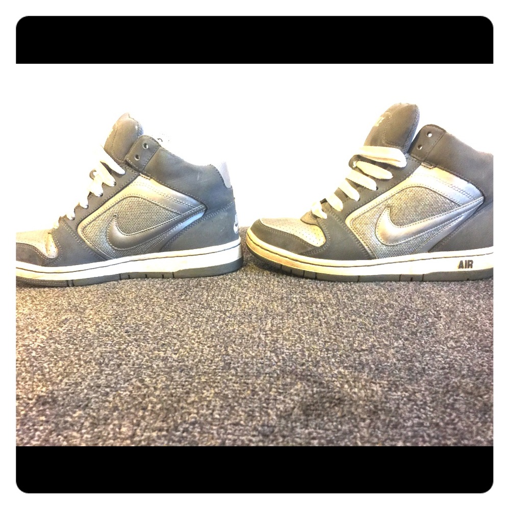 Nike women's hi top shoes