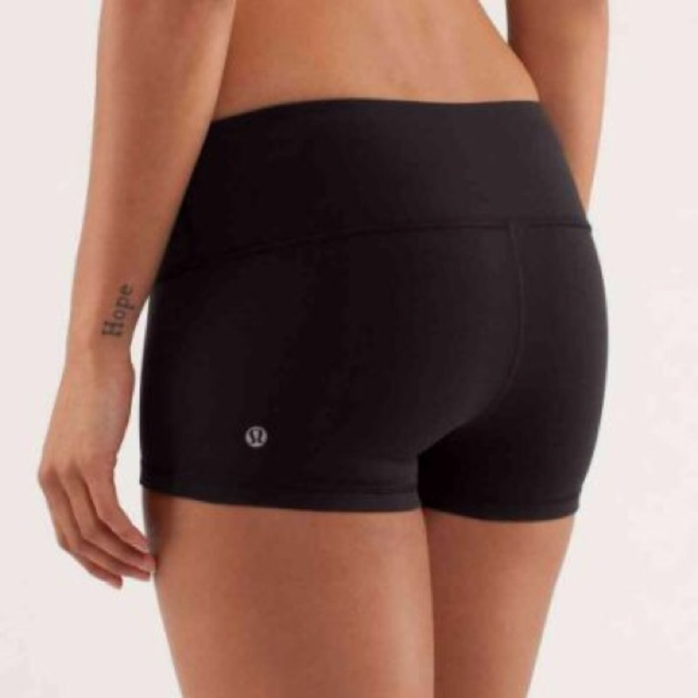 Lululemon Athletica Boogie Short Reversible Size 6