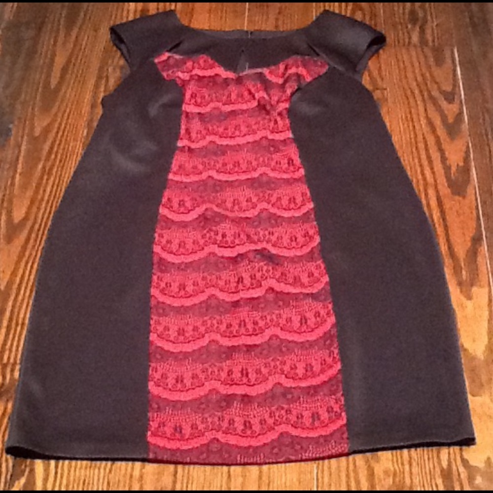 🎉HP🎉Plus Size Peephole Neckline Size 18W
