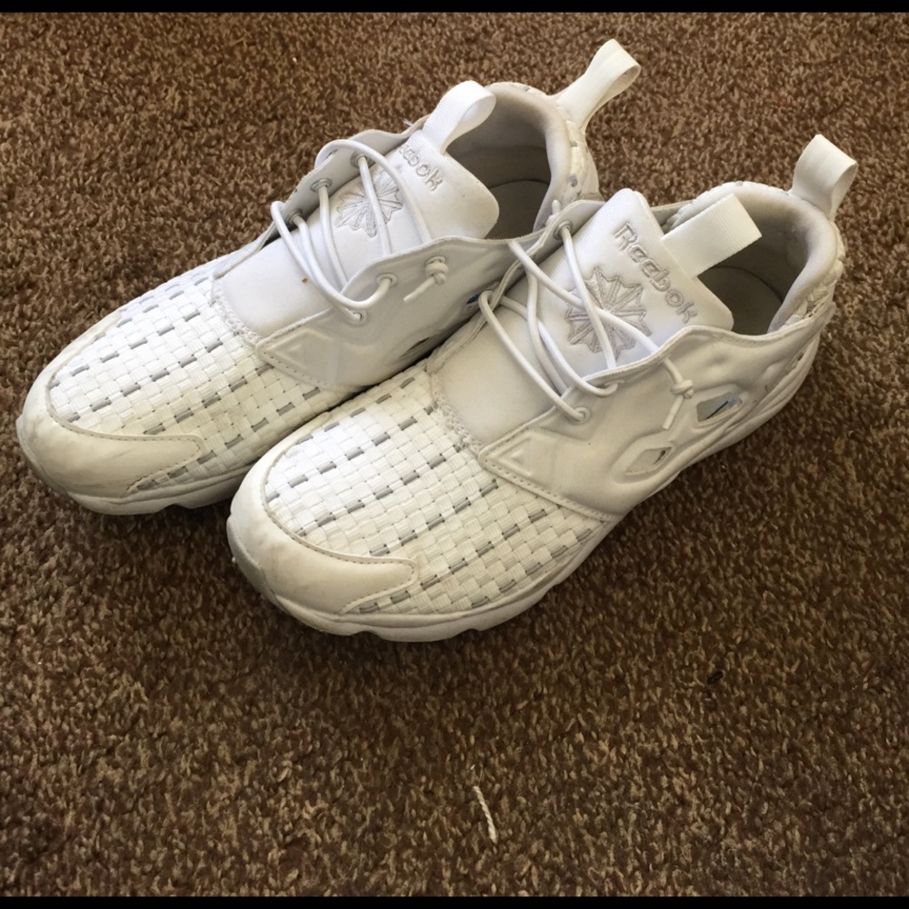 WHITE REEBOK SNEAKERS