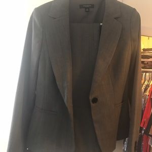 New without tag Ann Taylor 3-piece suit set
