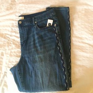 GAP Mid rise embroidered true skinny ankle jeans