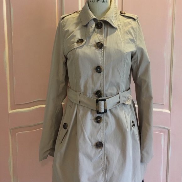 Forever 21 Jackets & Blazers - 💕Like new Worn Once Forever 21 Short Tan Trench💕